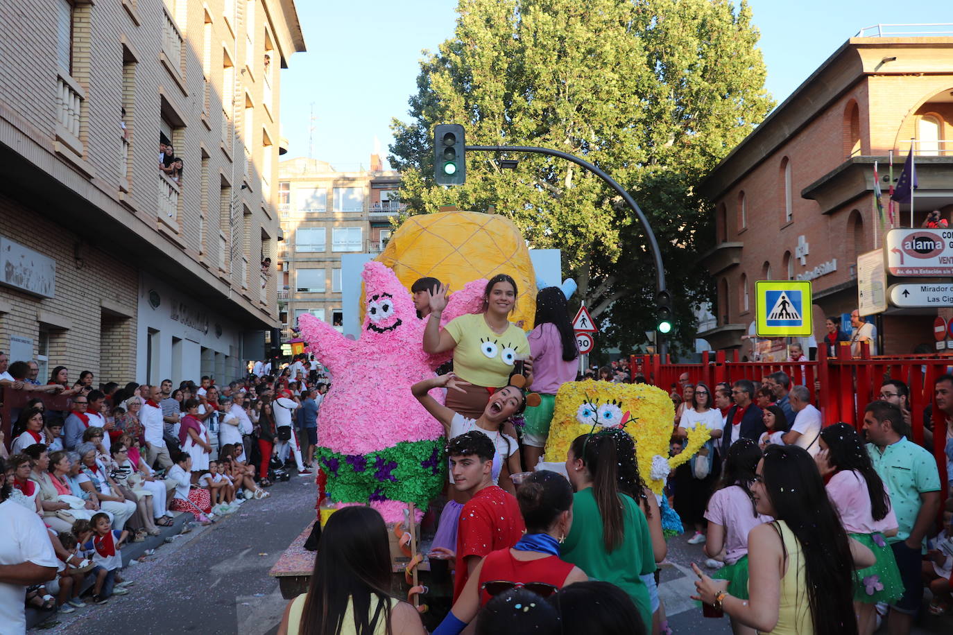 El desfile de carrozas, en imágenes