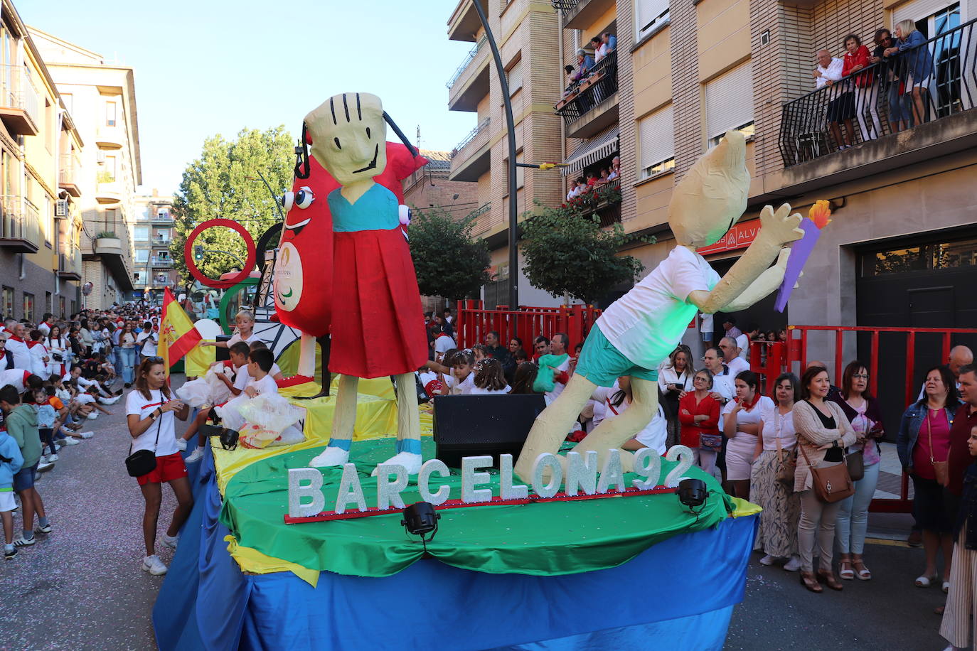 El desfile de carrozas, en imágenes