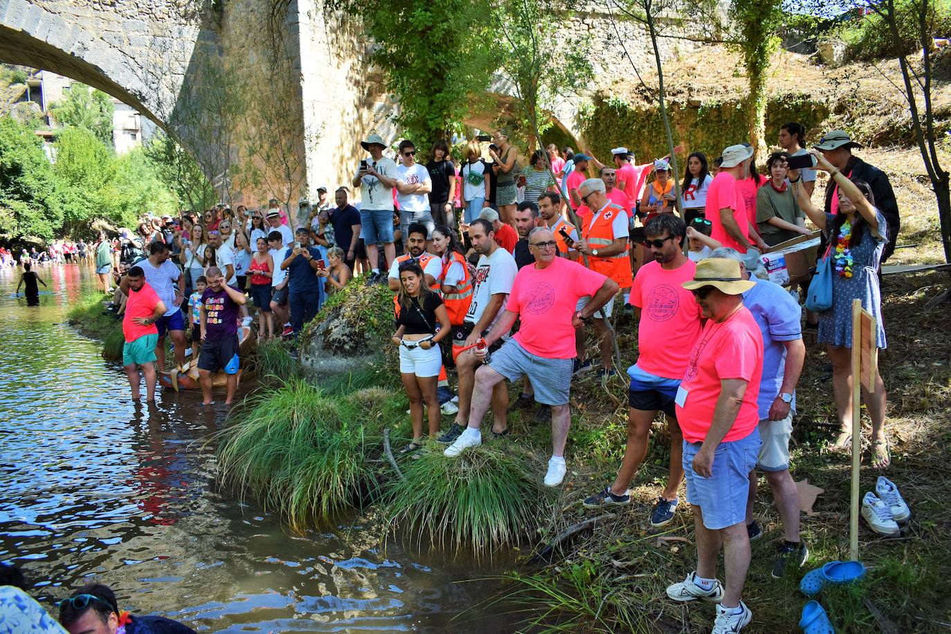 Con amigos y barcos de cartón por el Iregua