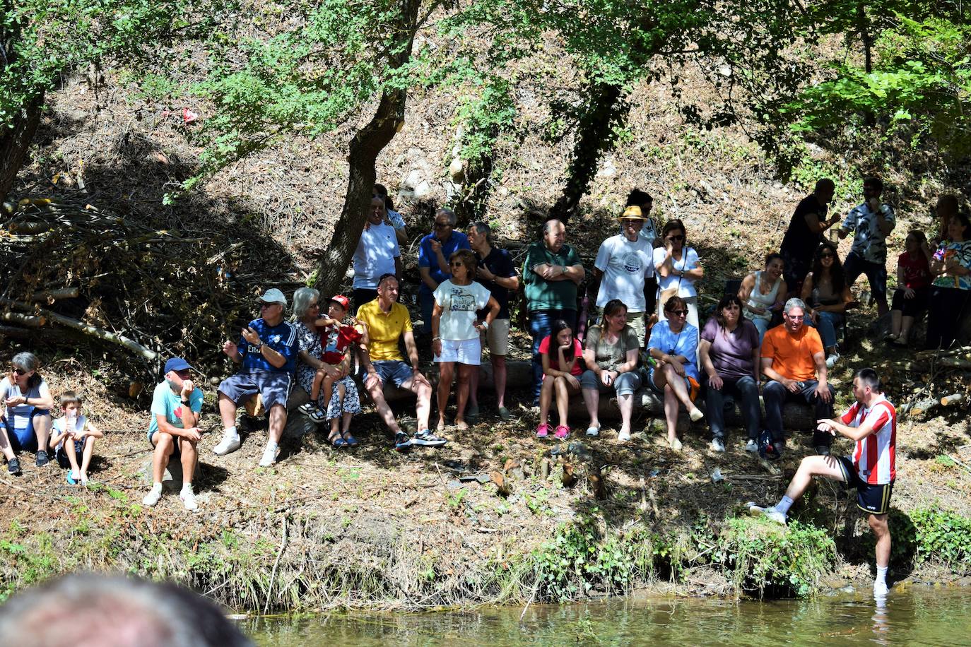 Con amigos y barcos de cartón por el Iregua