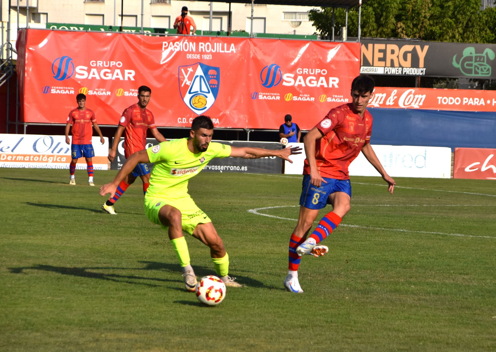 El rojillo David Sánchez en el partido contra el Amorebieta.