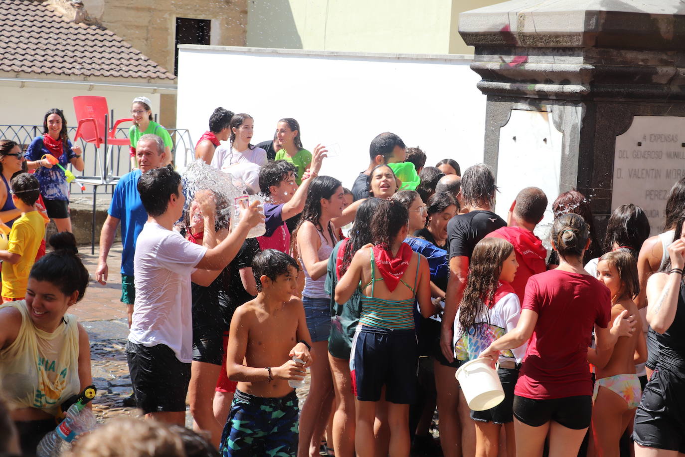 Las imágenes de la batalla de agua de Munilla