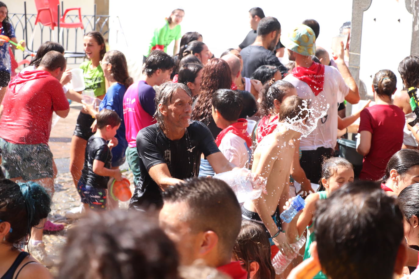 Las imágenes de la batalla de agua de Munilla