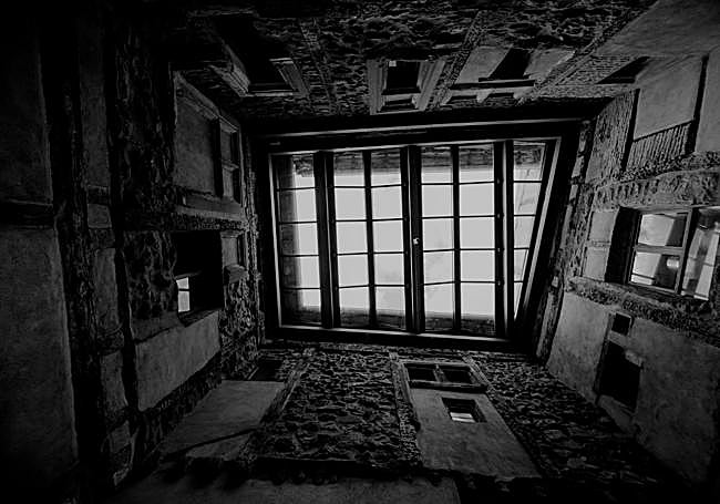 Claraboya cenital que ilumina el comedor de Nublo, antes de concluir la reforma del edificio.