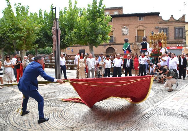 Procesión de San Bartolomé, ayer en Aldeanueva de Ebro.