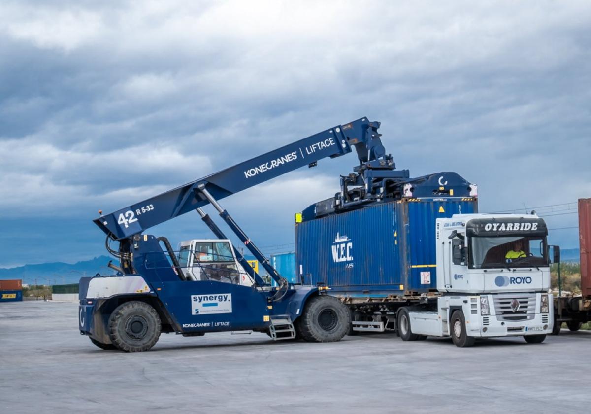 Centro Logístico Intermodal de El Sequero que opera Transportes Royo.