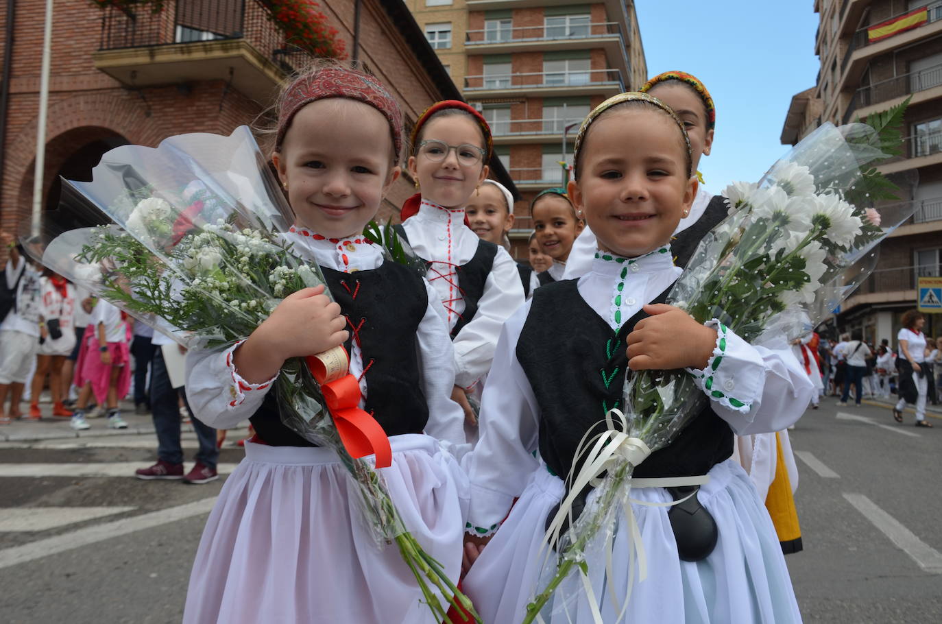 Las imágenes de la ofrenda de flores a los patronos en Calahorra