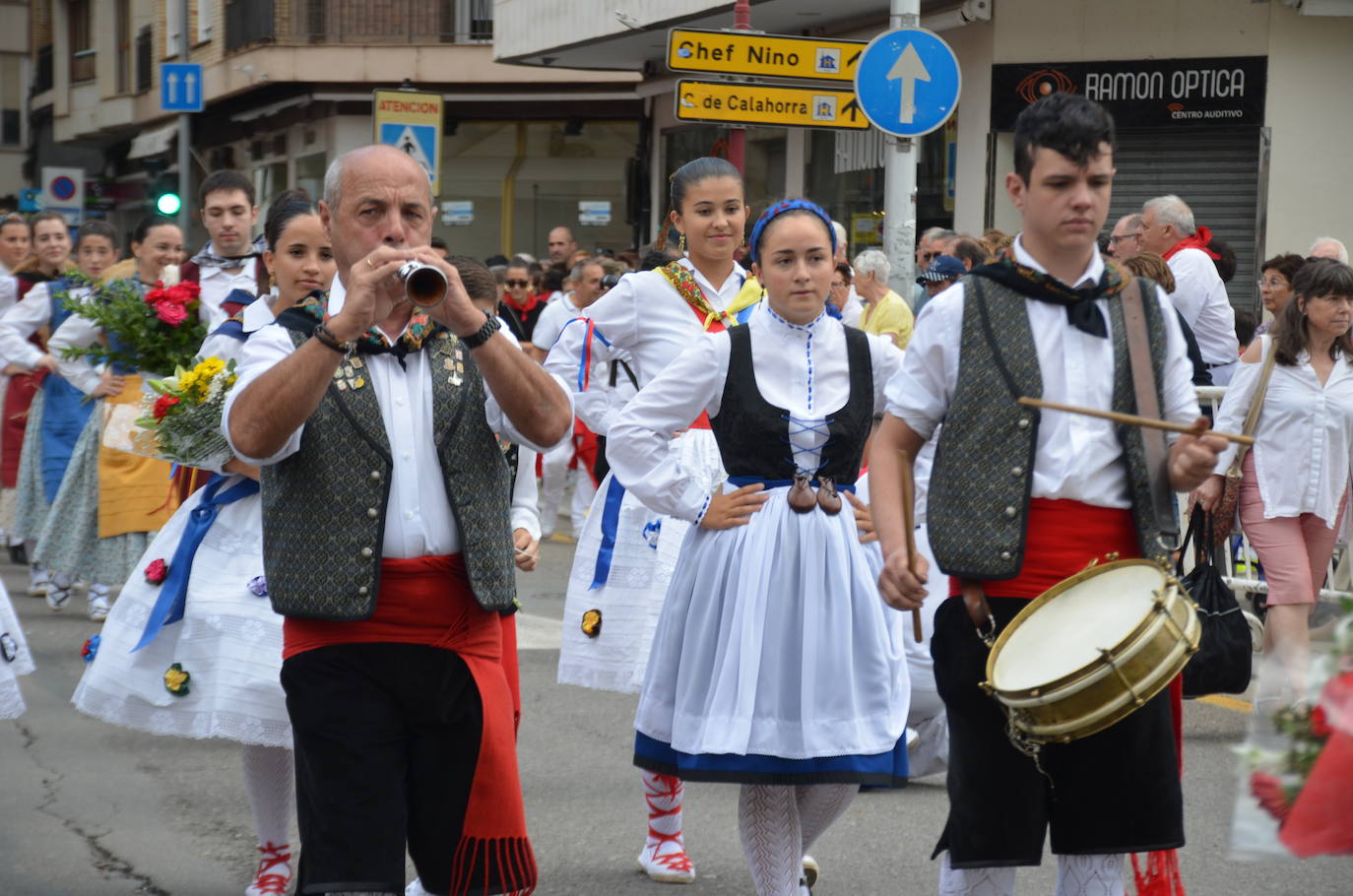 Las imágenes de la ofrenda de flores a los patronos en Calahorra