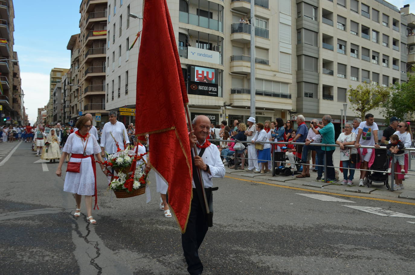Las imágenes de la ofrenda de flores a los patronos en Calahorra