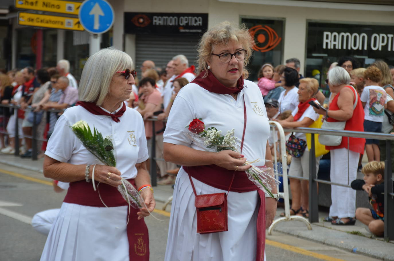 Las imágenes de la ofrenda de flores a los patronos en Calahorra
