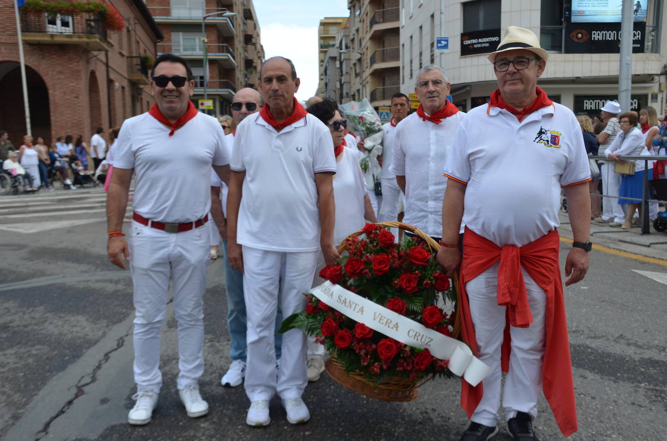Las imágenes de la ofrenda de flores a los patronos en Calahorra