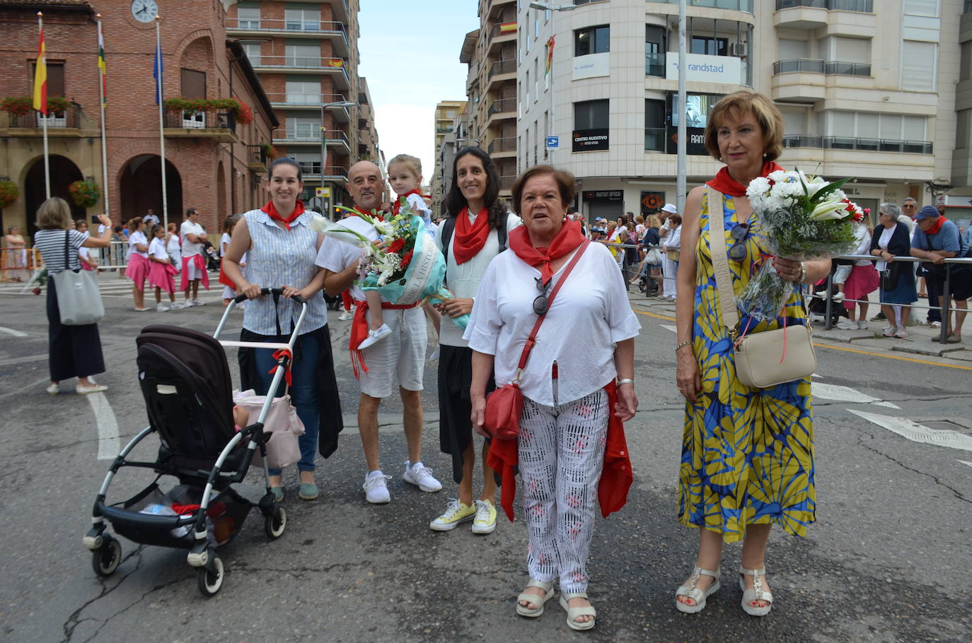 Las imágenes de la ofrenda de flores a los patronos en Calahorra