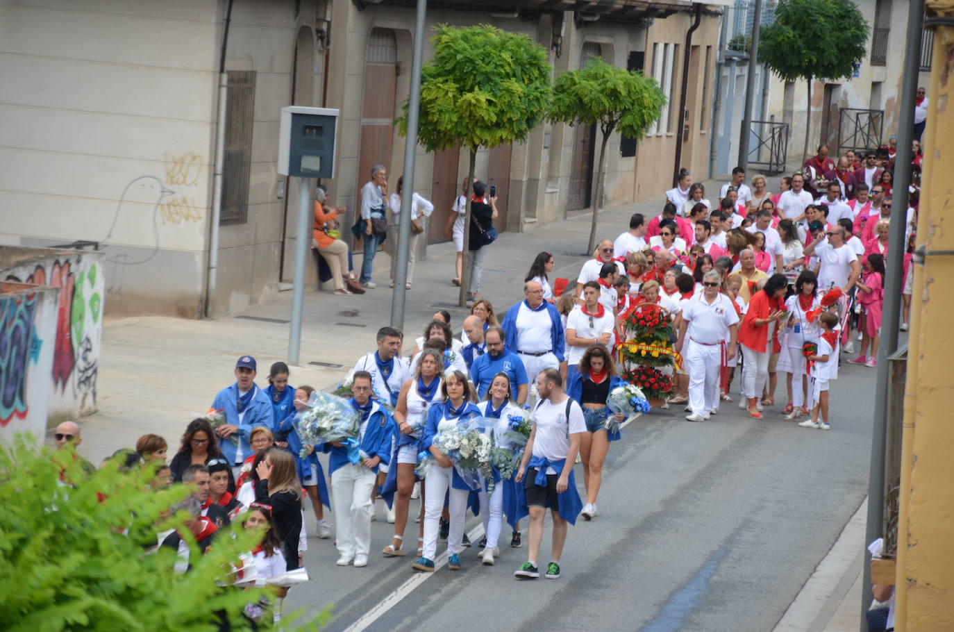 Las imágenes de la ofrenda de flores a los patronos en Calahorra