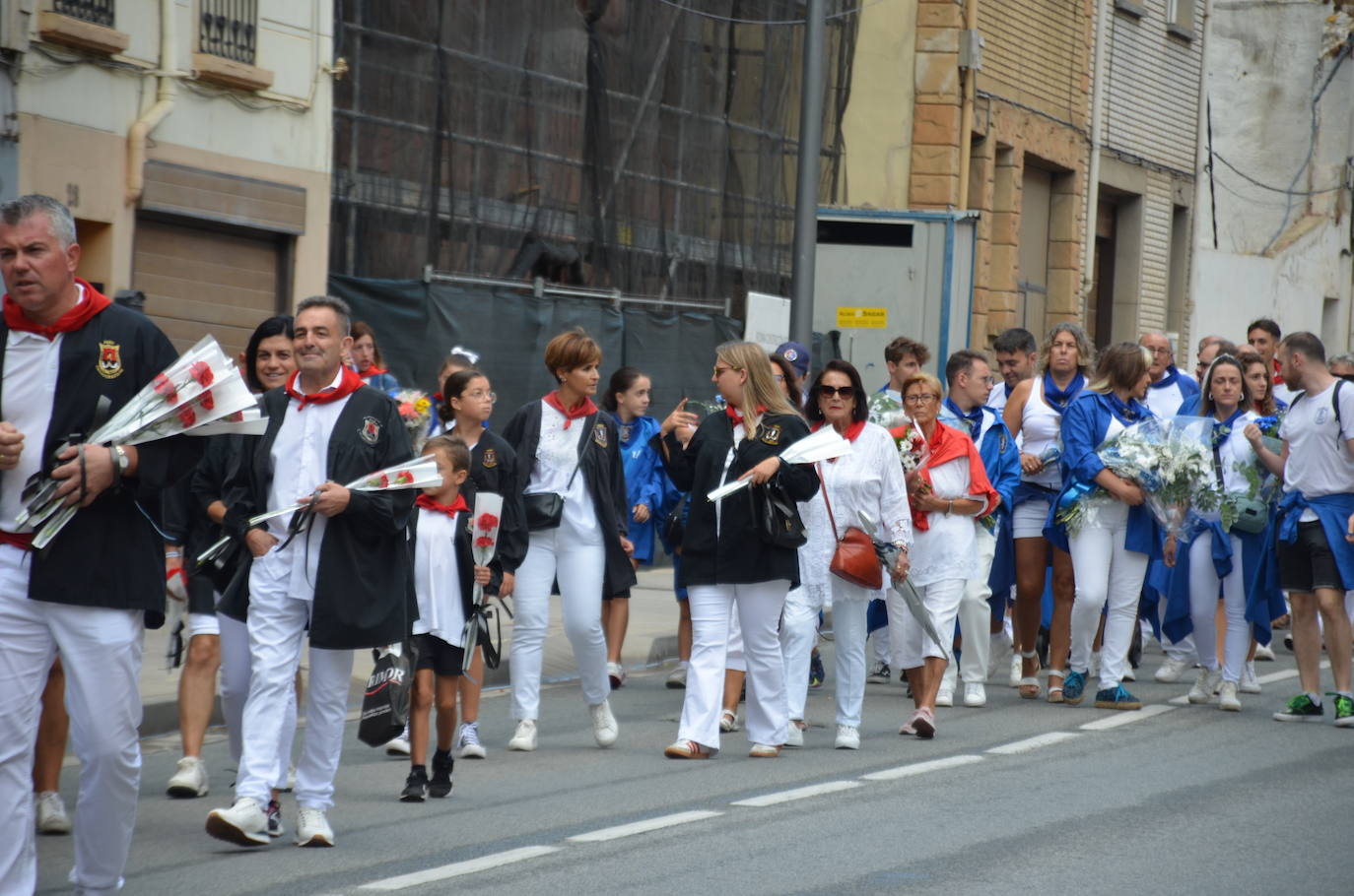 Las imágenes de la ofrenda de flores a los patronos en Calahorra
