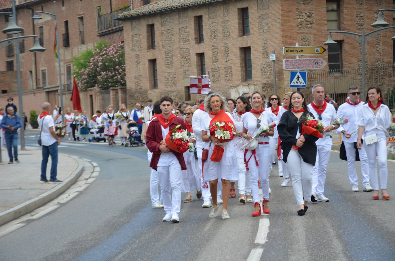 Las imágenes de la ofrenda de flores a los patronos en Calahorra