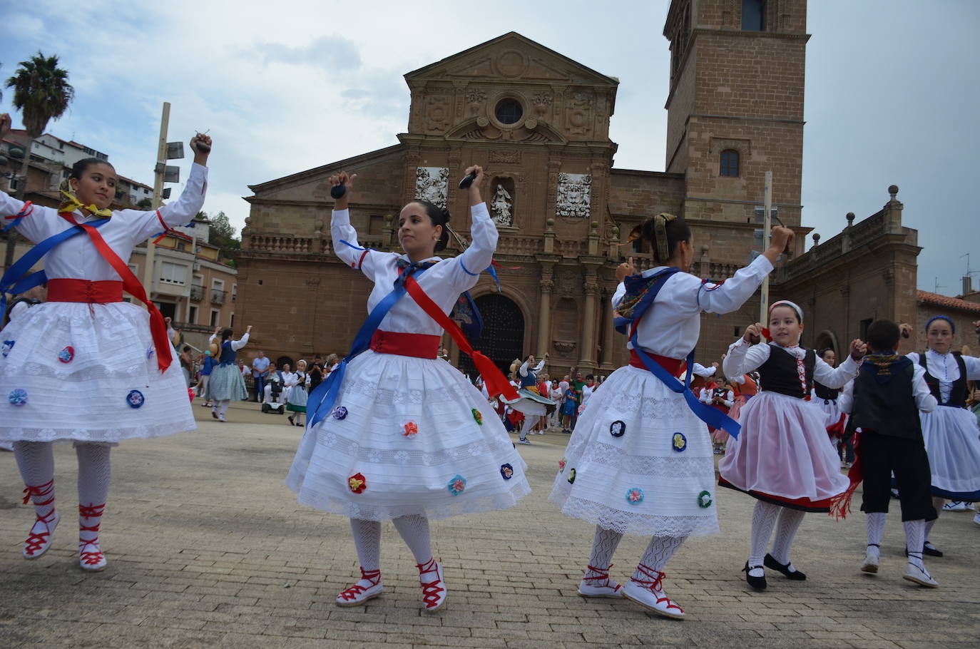 Las imágenes de la ofrenda de flores a los patronos en Calahorra