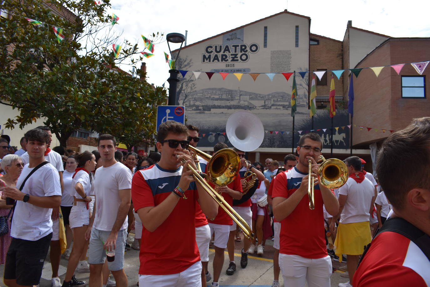 Disparo del cohete de las fiestas de Pradejón