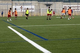 El campo de El Salvador lucirá nuevo césped este sábado en el encuentro que disputarán el Yagüe y el Náxara.