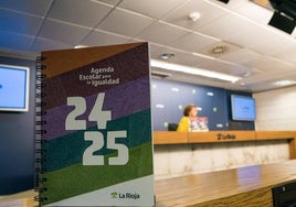 Agenda Escolar para la Igualdad que repartirá el Ejecutivo regional entre los docentes riojanos.