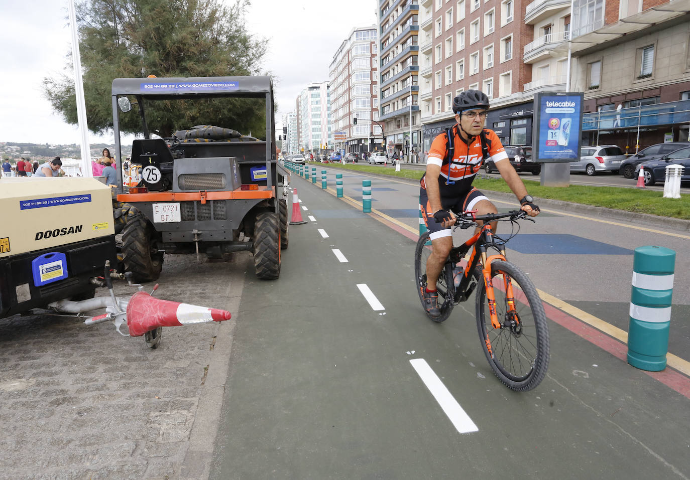 Gijón fue una de las primeras ciudades, tras las elecciones municipales, que optó por revertir proyectos de movilidad 'heredados' pero con financiación municipal, caso del Muro, en el cual quedó restablecido el tráfico inicial tras la eliminación del urbanismo táctico con fondos propios.