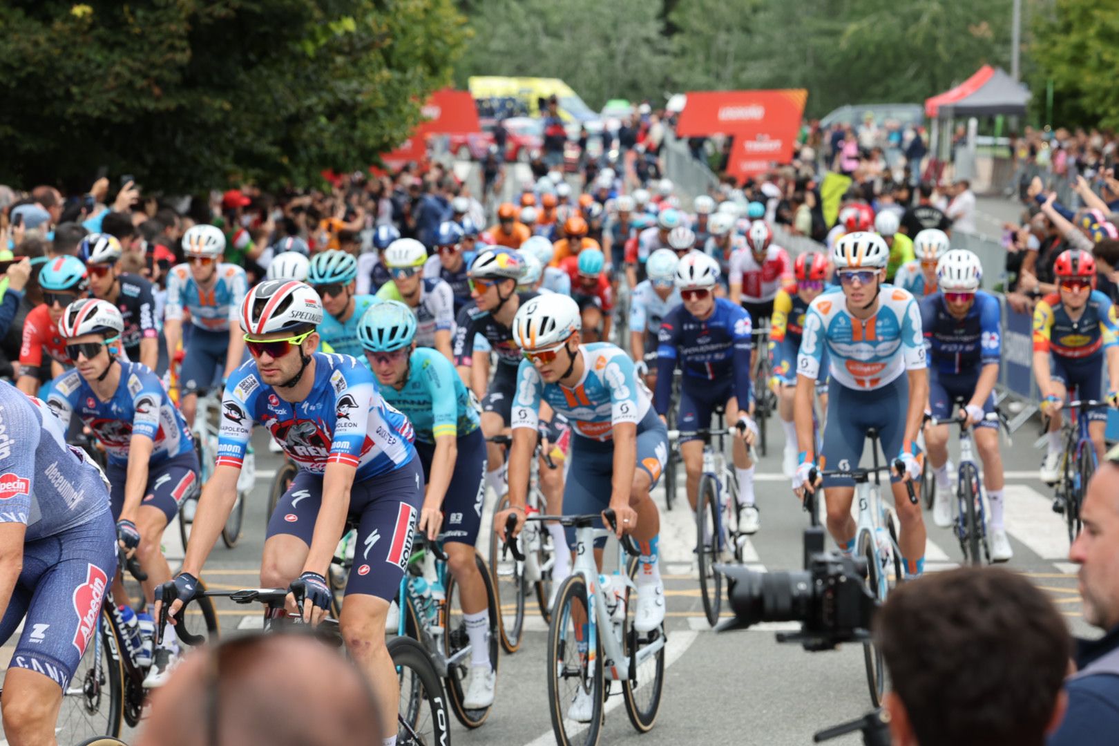 Salida de la Vuelta Ciclista en La Rioja