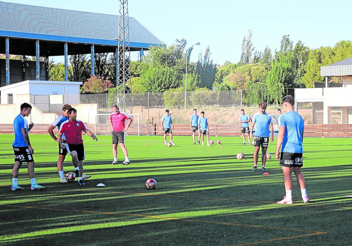 La plantilla apela al trabajo y a la unión conseguida en los entrenamientos para buscar una segunda victoria esta tarde.