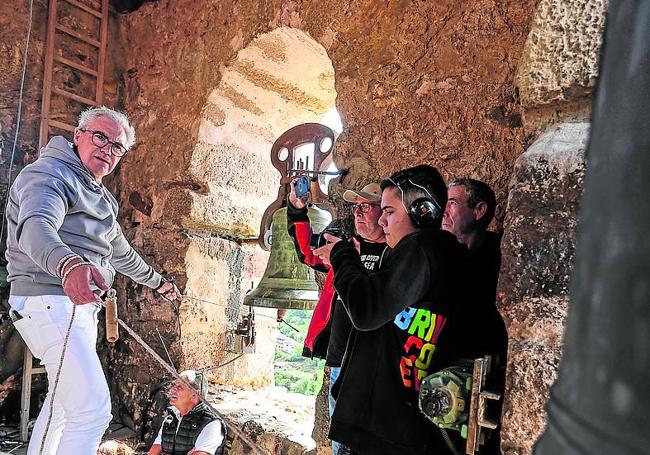 Muestra de toques de campana en Villoslada de Cameros.