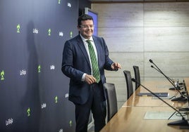 El portavoz del Ejecutivo riojano, Alfonso Domínguez, durante una rueda de prensa tras la reunión semanal del Consejo de Gobierno.