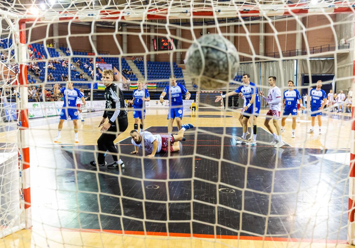 El Club BalonmanoCiudad de Logroño abre mañana la temporada oficial en el Palacio.