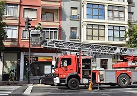 Bomberos de Logroño durante una intervención en una imagen de archivo.