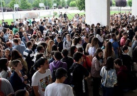 Opositores en Logroño el pasado mes de junio.