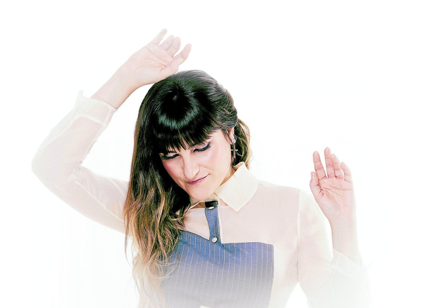 Rozalén. La cantante albaceteña, en una imagen promocional de su último disco 'El abrazo'.