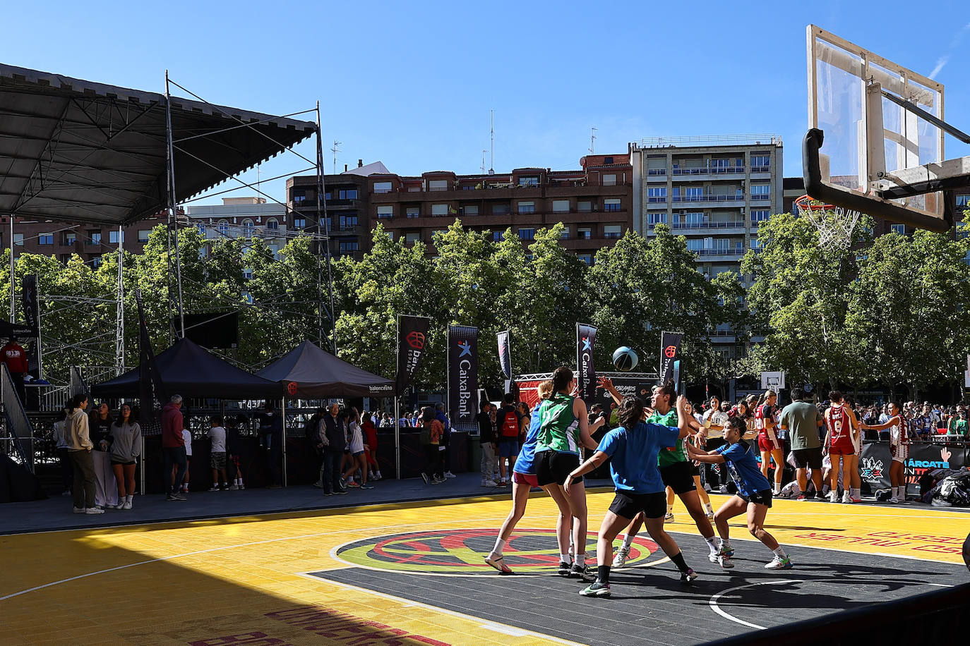 La plaza del Ayuntamiento de Logroño acoge el Plaza 3x3