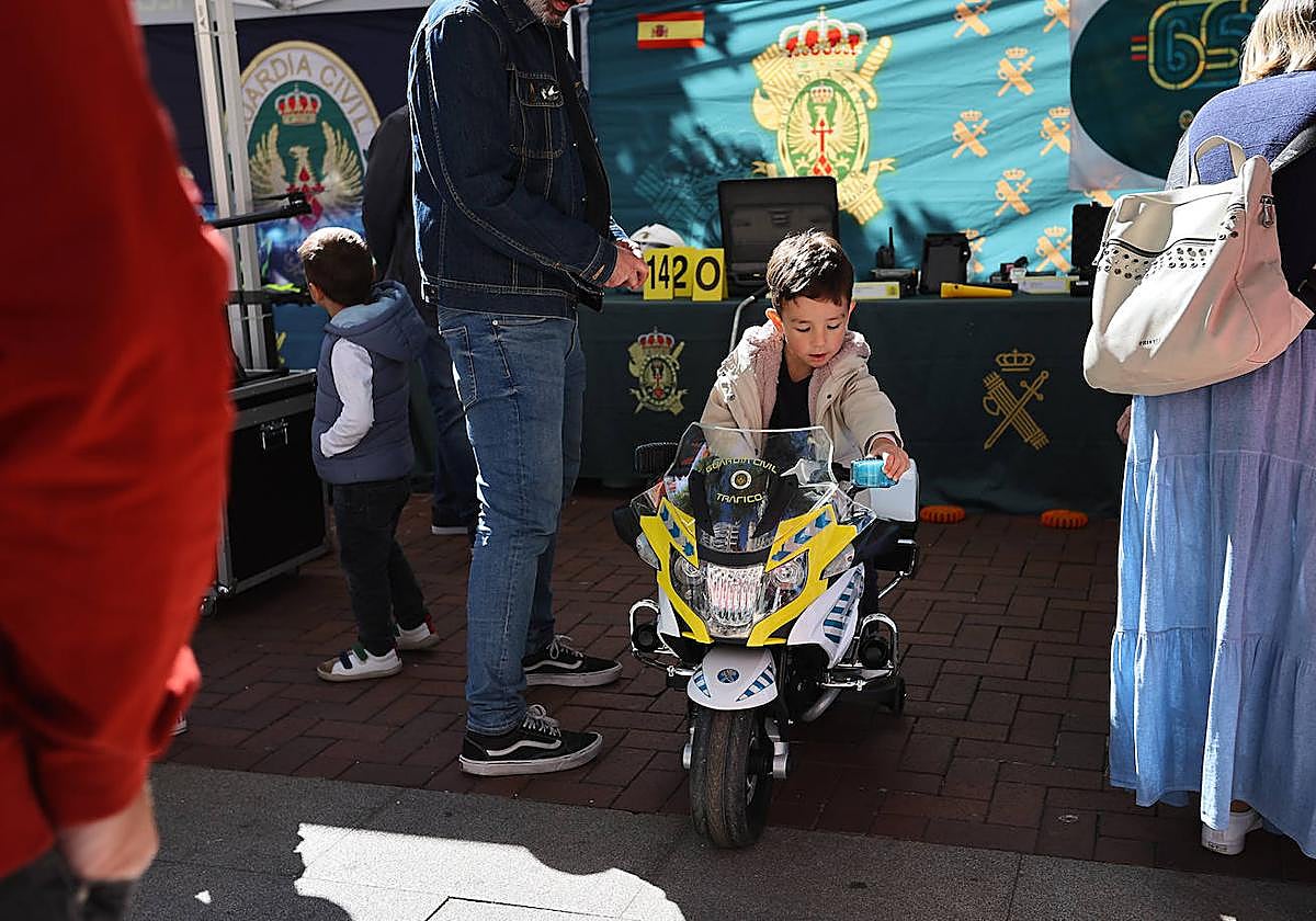 Jornada de puertas abiertas de la Guardia Civil de Tráfico en Logroño