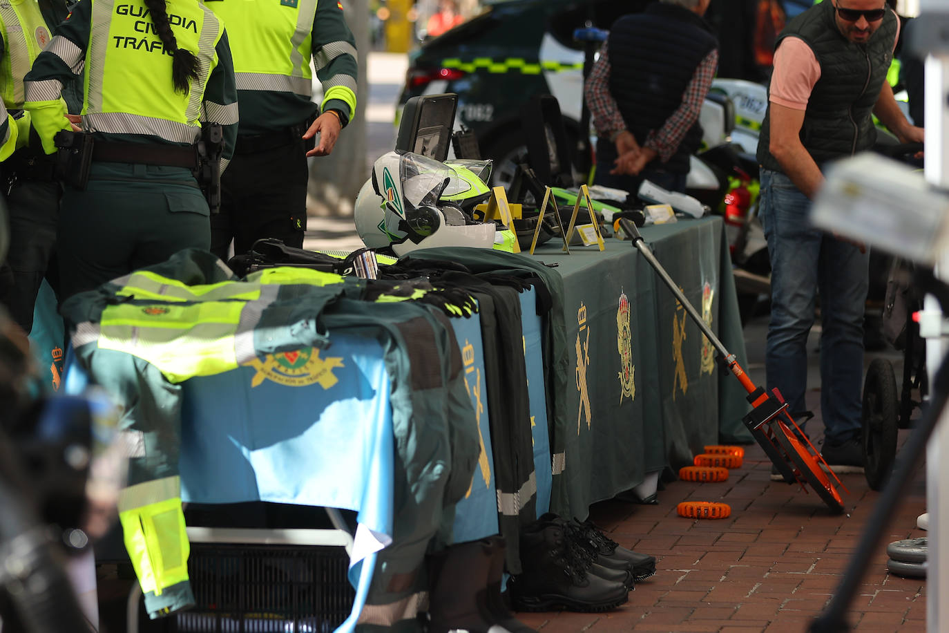 Jornada de puertas abiertas de la Guardia Civil de Tráfico en Logroño