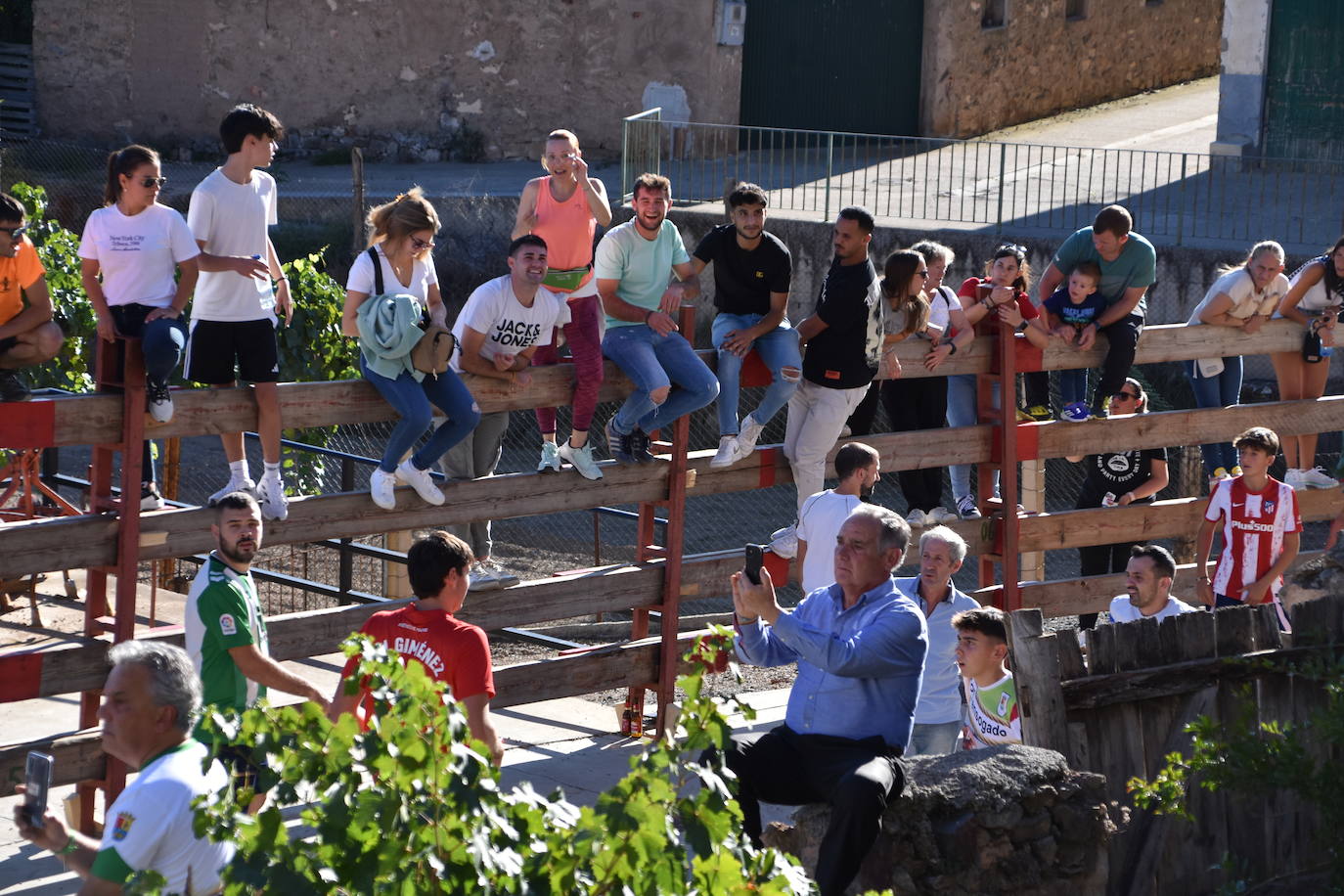 Toro ensogado en las fiestas de la Virgen del Carmen de Cabretón