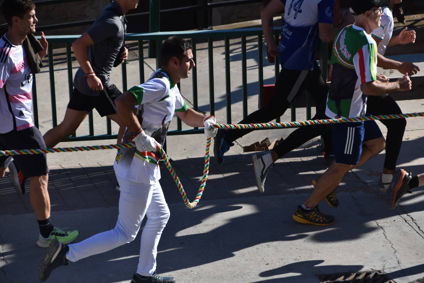 Toro ensogado en las fiestas de la Virgen del Carmen de Cabretón