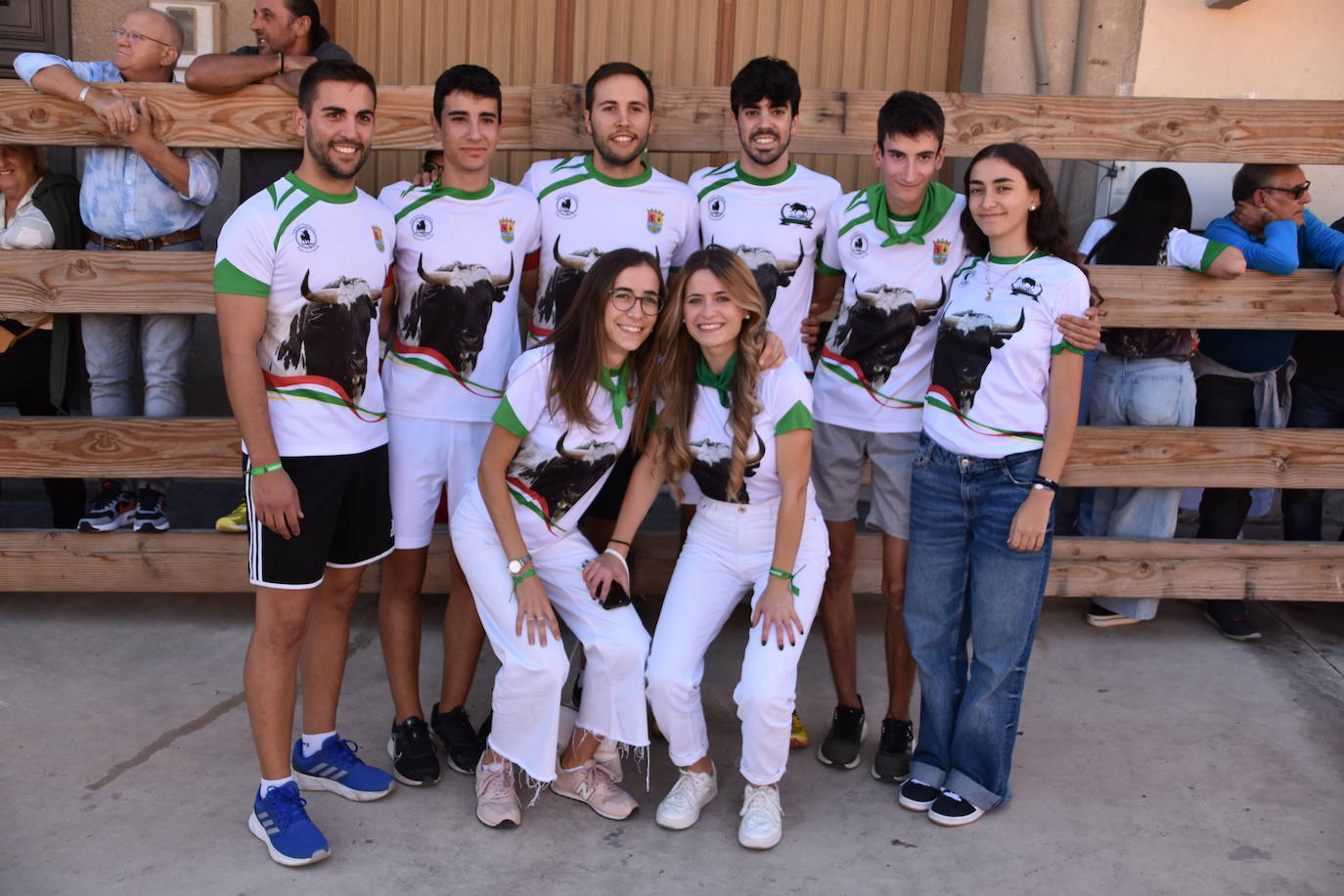 Toro ensogado en las fiestas de la Virgen del Carmen de Cabretón