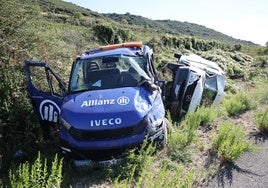 Camión accidentado esta tarde en las inmediaciones del polígono El Sequero.