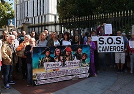 Un momento de la concentración de este martes frente al Palacete del Ejecutivo regional.