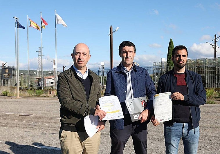 Los dirigentes sindicales con las denuncias en el exterior de Pagos del Rey