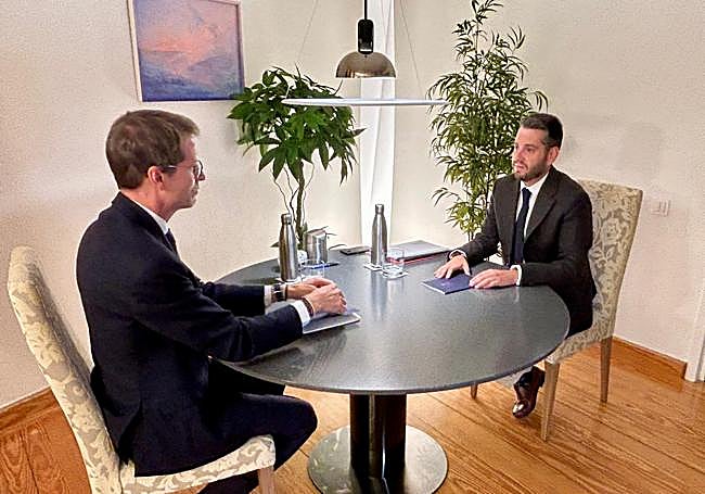 Capellán, con el portavoz del PSOE, Javier García