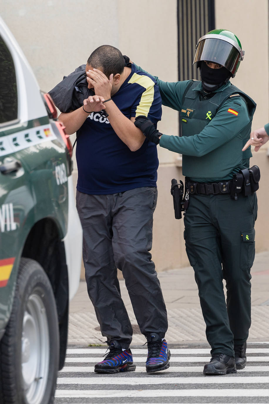 Redada y detención en la calle Ebro