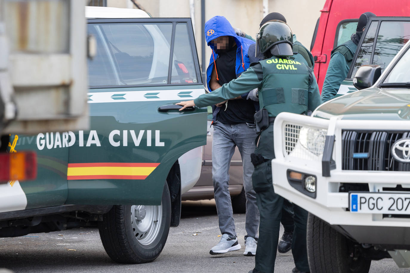 Redada y detención en la calle Ebro