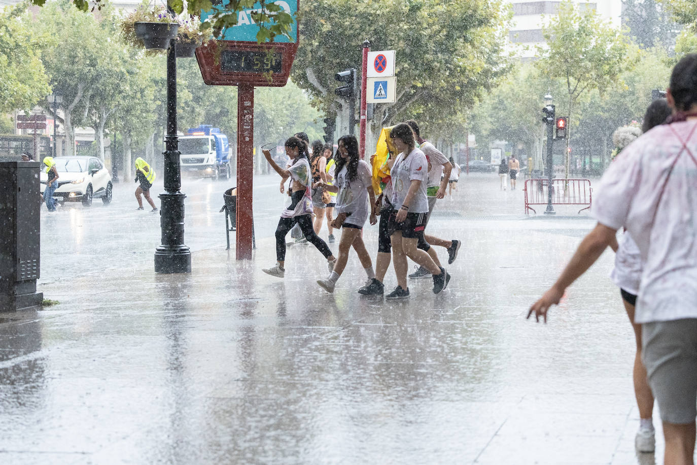 La lluvia no pudo con el ambiente festivo