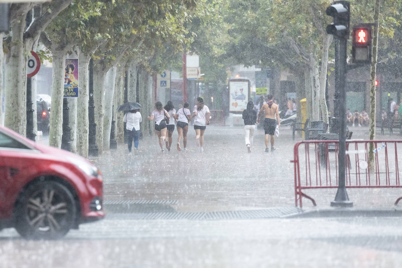 La lluvia no pudo con el ambiente festivo