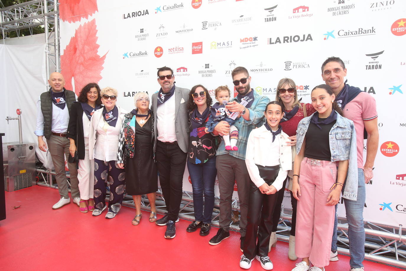 Juan Vicente Santamaría, Marian Martín, María Ángeles, Joaquina, Iván, Marisol y África Martínez de Quel, y Sergio, Laura, Raquel, Eduardo y Paula Medina.