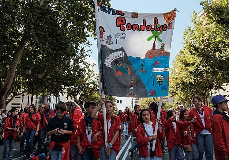 Desfile de peñas en las Carrozas.