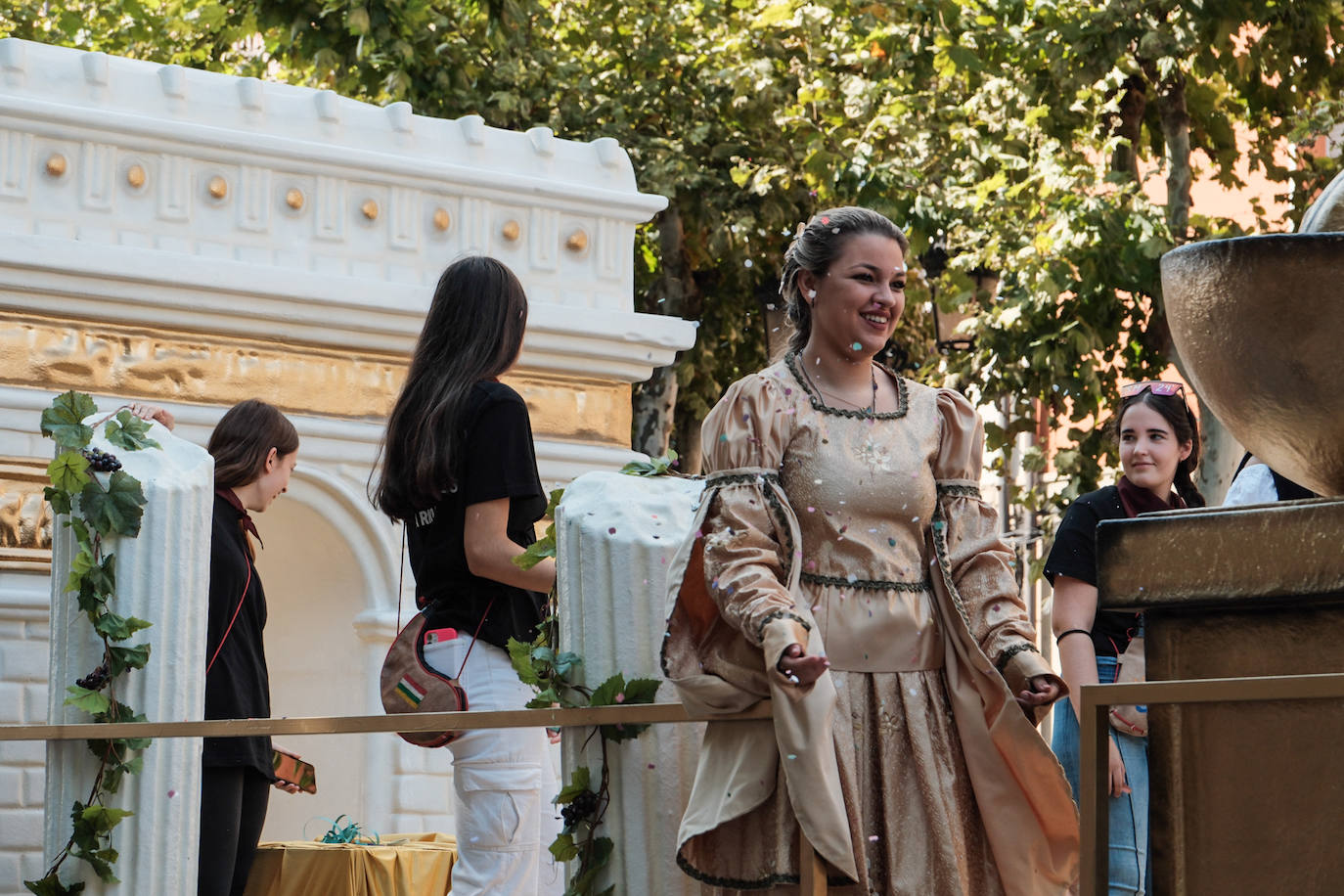 Desfile de peñas en las Carrozas