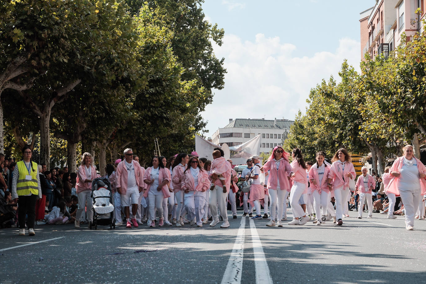 Desfile de peñas en las Carrozas